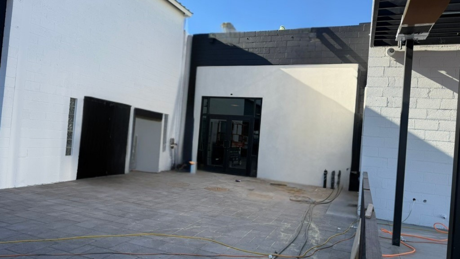 Warehouse courtyard wall at Terminal 318